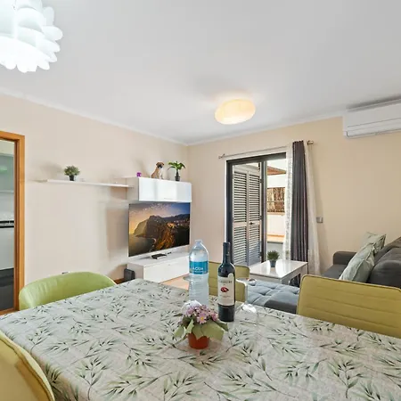 Lido Retreat *