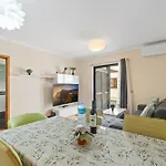Lido Retreat *